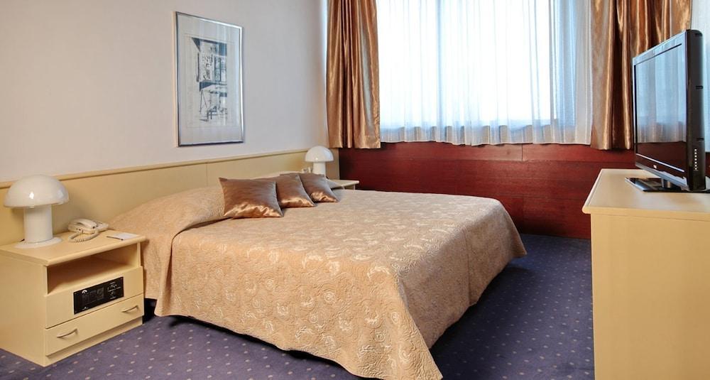 Hotel Slavija Belgrade Exterior photo